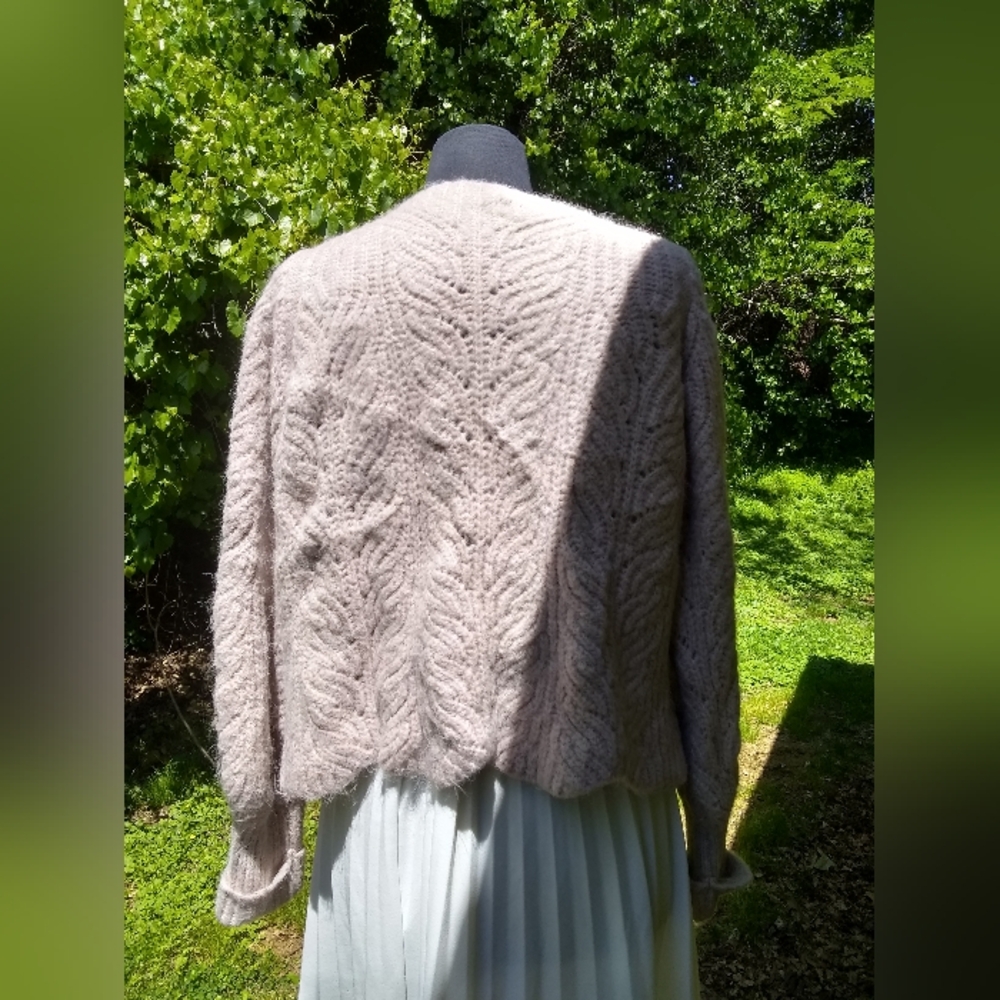 Single Thread Sweater - Picture 3 of 3